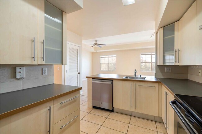 Building Photo - 1030 Villagio Cir