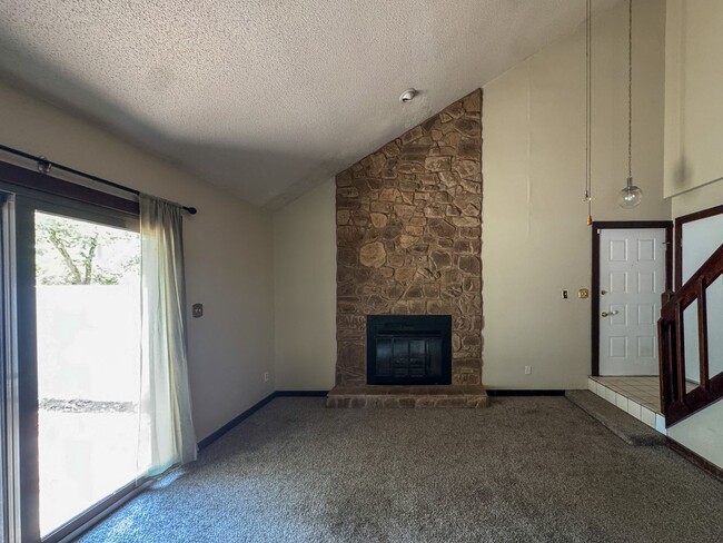 Building Photo - Cute 3 Bed 1.5 Bath Home Near Fort Bragg