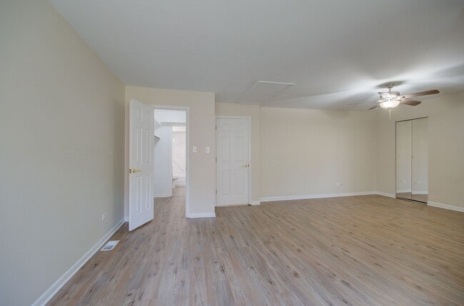 Building Photo - 2bd 1.5 ba 2 story townhome Palos Hills