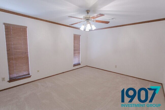 Building Photo - Three-Bedroom Home in Moore Schools