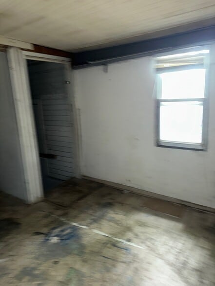 Building Photo - 2618 E Garfield Ave