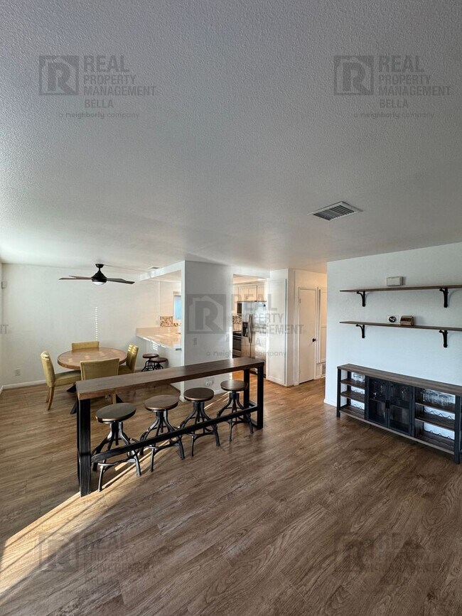 Building Photo - 24311 Canyon Lake Dr N