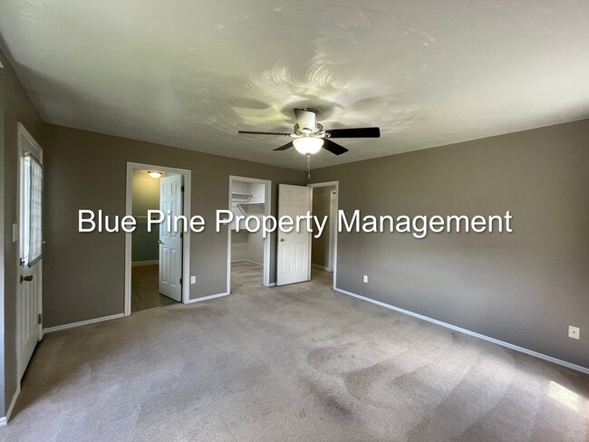 Building Photo - 810 Tennis Ct Dr