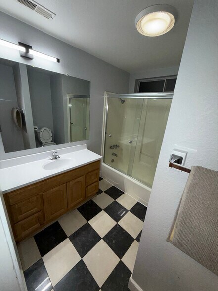 Building Photo - 28 Chesley Ave