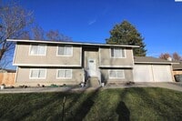 Building Photo - Updated West Kennewick 5 Bed/3 Bath House