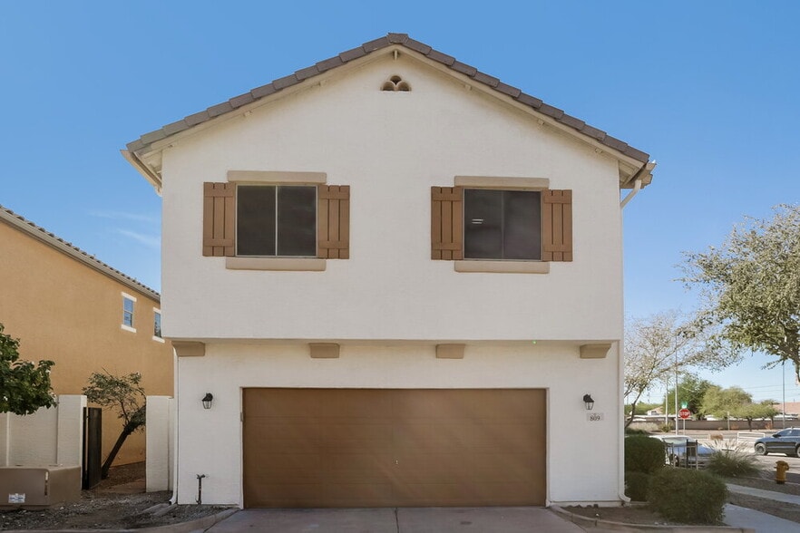 Building Photo - 809 E Agua Fria Ln