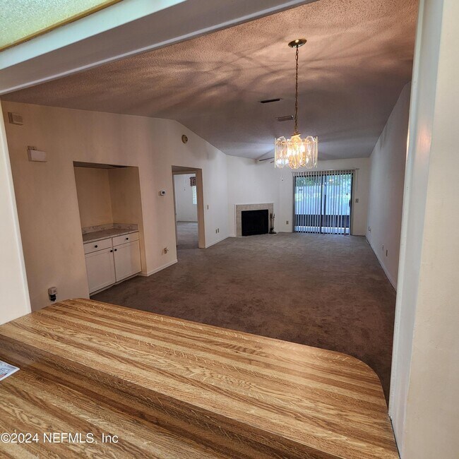 Building Photo - 7623 Baymeadows Cir W