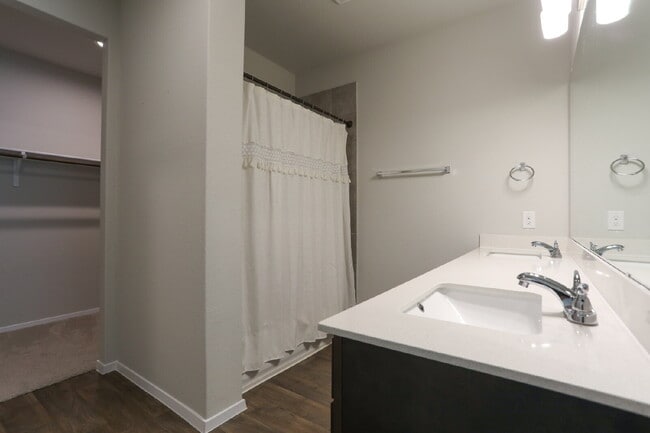 Building Photo - 373 Jade St