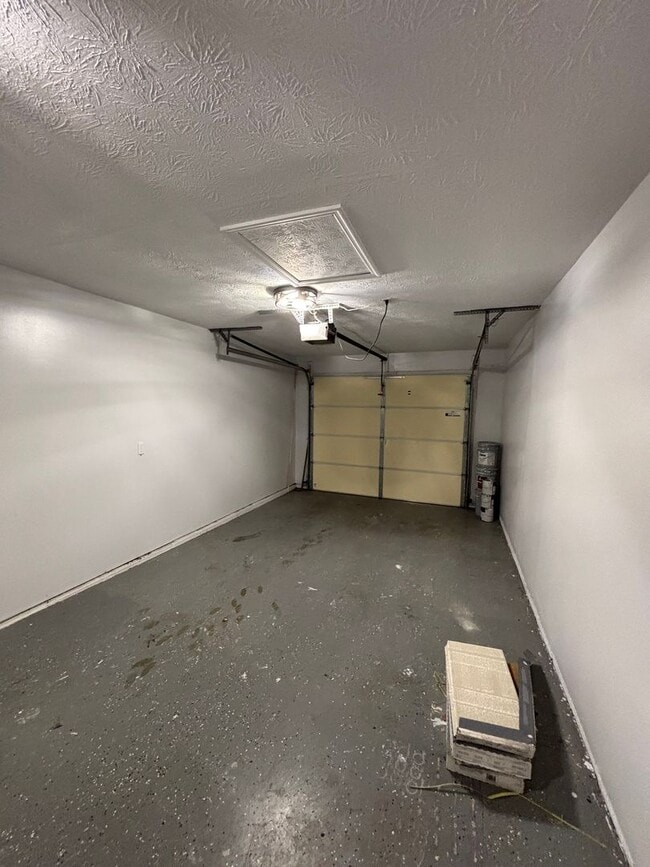 Building Photo - 3 Bedroom Home with Modern Updates & Small town Serenity!