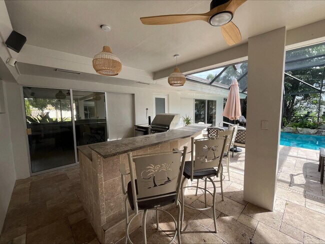 Building Photo - 556 SE 15th Ave