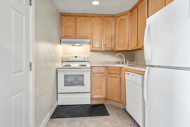 Building Photo - 10 Holman St