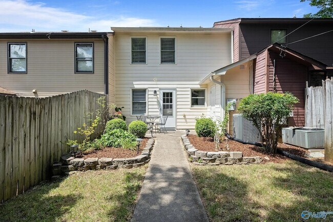 Building Photo - 1712 Ward Ave NE