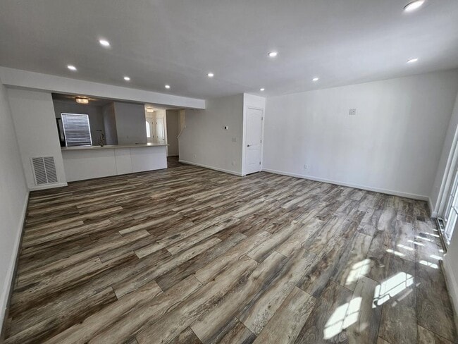 Building Photo - 73 Medal Way