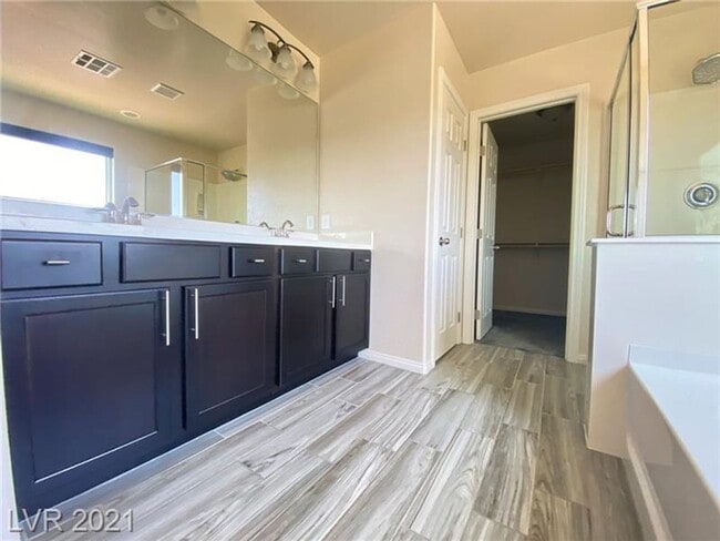 Building Photo - Modern Designed Home in a Cul-De-Sac within a Gated Southwest Community