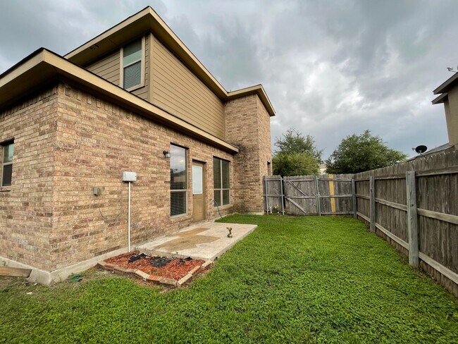 Building Photo - Townhome for rent