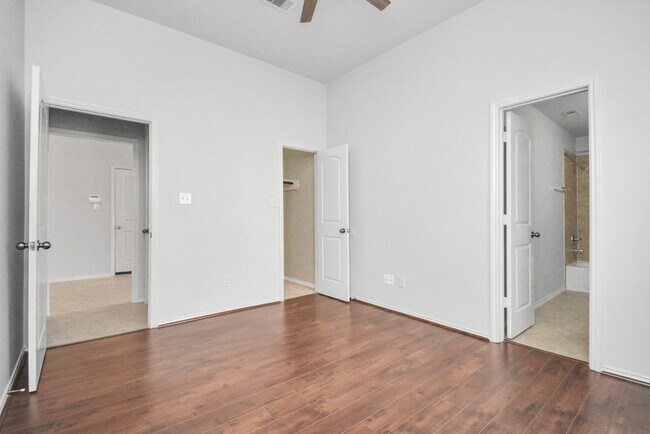 Building Photo - 2823 Woodland Glen Ln