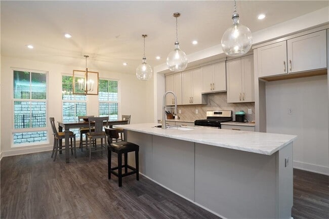 Building Photo - 1815 Gotham Ln NE