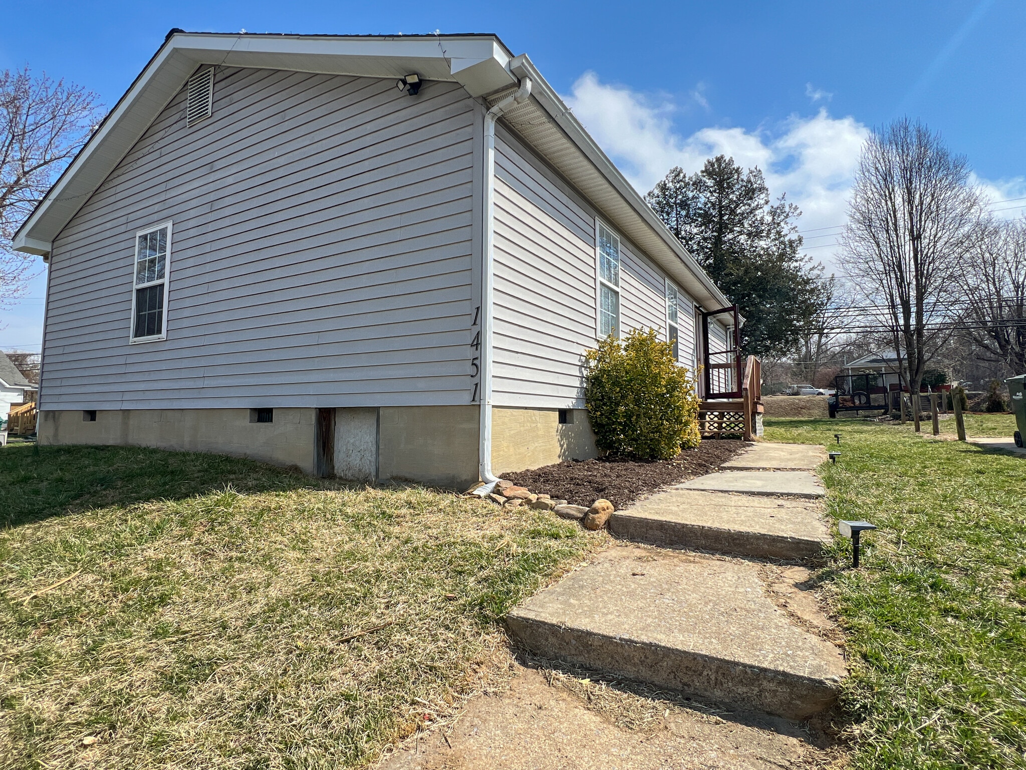 Access to house from driveway by the alley - 1451 N Delphine Ave