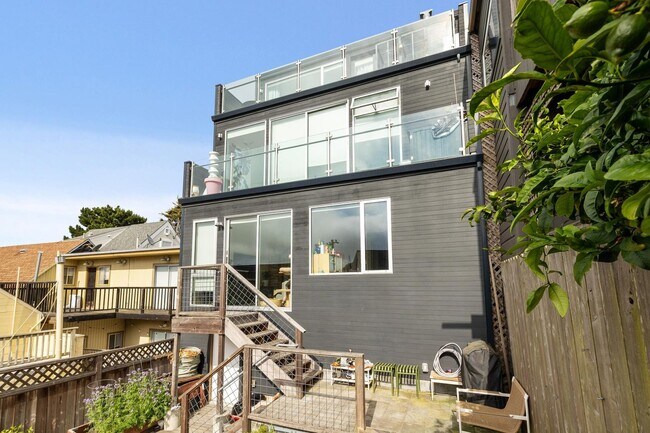 Building Photo - OPEN HOUSE: Saturday (6/27) 12:30pm-1:00pm. Stunning 3-Level Single Family Home with Modern Touch...