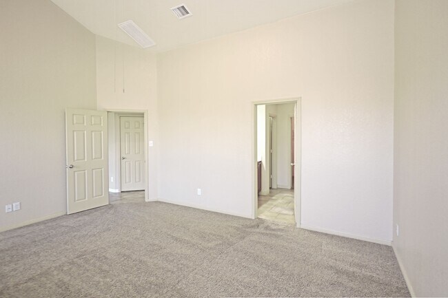 Building Photo - 2231 Hawk Dr
