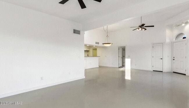 Building Photo - 574 Duchess Dr