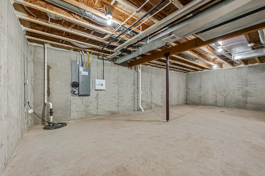 Building Photo - 1638 Happy Trails Rd