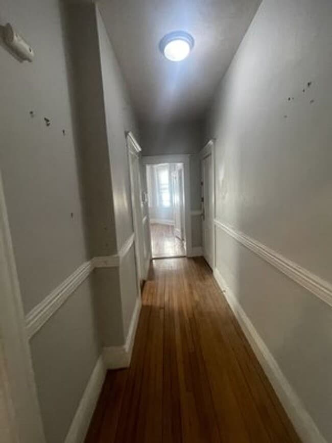Building Photo - 159 Kelton St