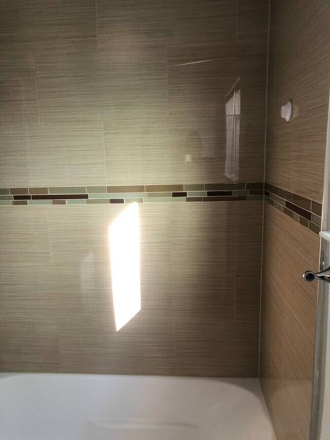 Building Photo - Must See Spacious Studio Apartment