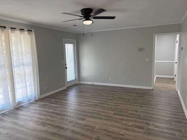 Building Photo - 3321 Ridgefield Dr