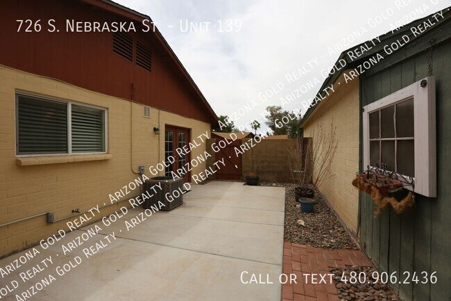 Building Photo - 726 S Nebraska St