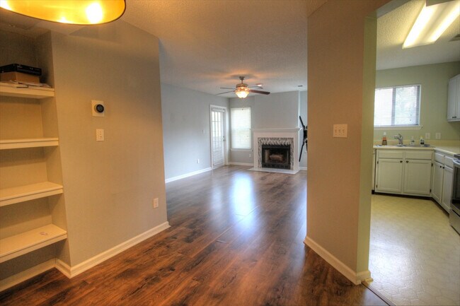 Building Photo - Nice 1 bedroom 2nd floor condo in SW Durham!