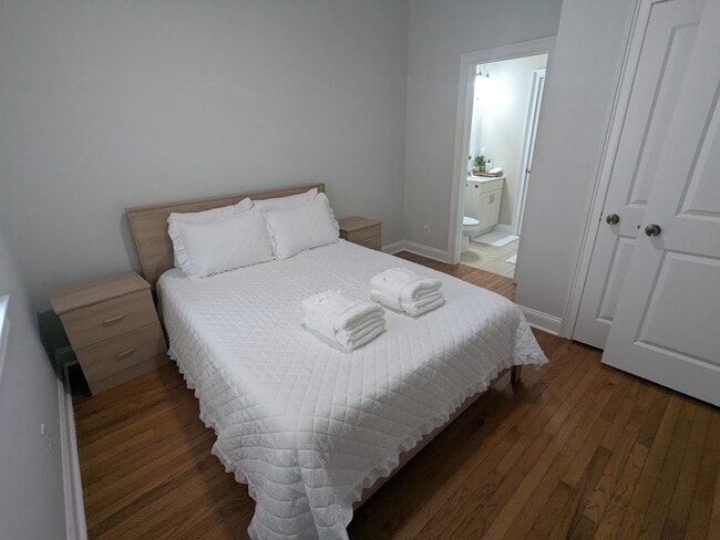 Building Photo - 305 E Henry St