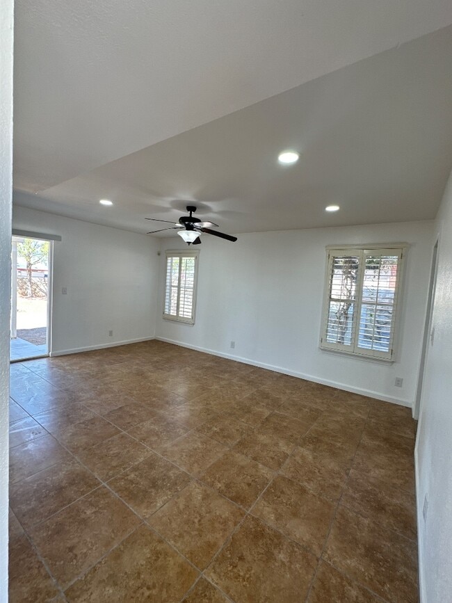 Building Photo - 7461 Plaza Redonda Dr
