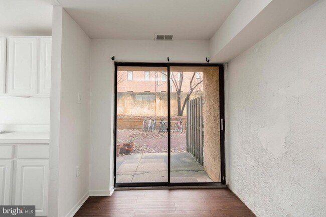 Building Photo - 2031 South St