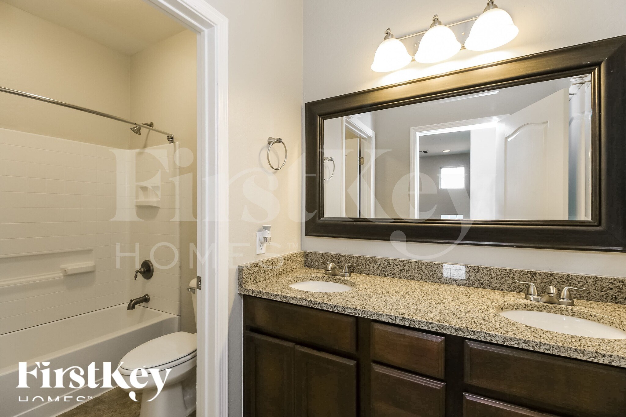 Building Photo - 837 E Cierra Cir