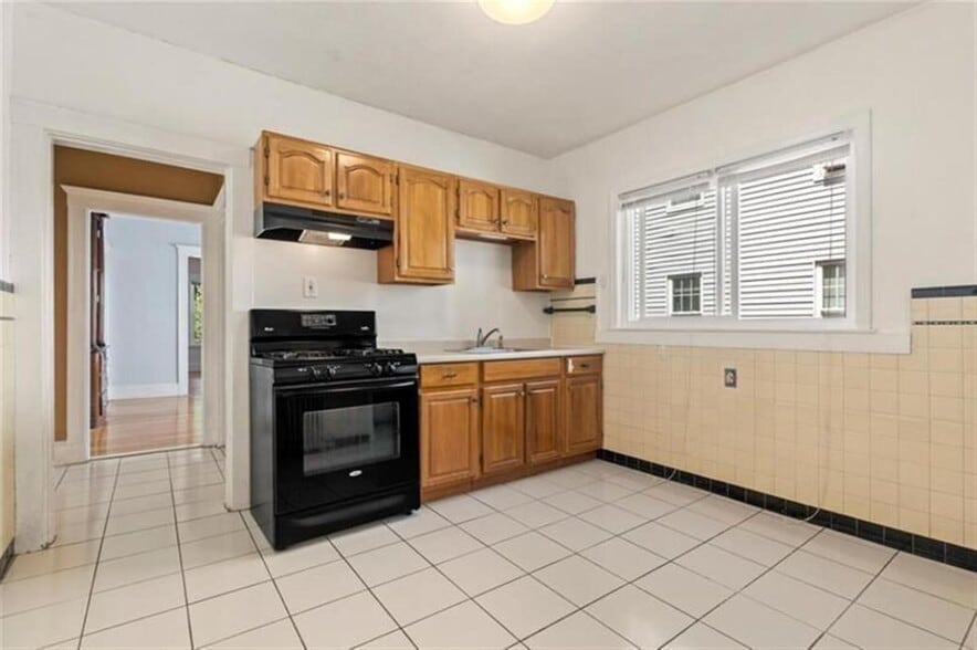 Building Photo - 38 George St