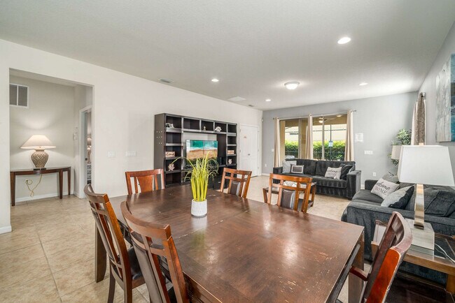 Building Photo - 9042 Rhodes St