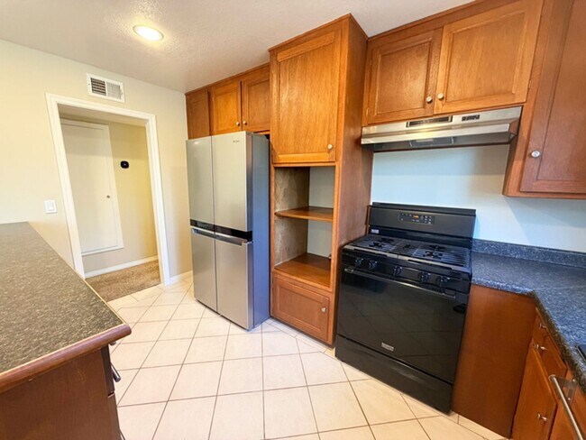 Building Photo - 3 Bed/ 2 Bath Brea Home w/Garage and Native Landscaped Yard