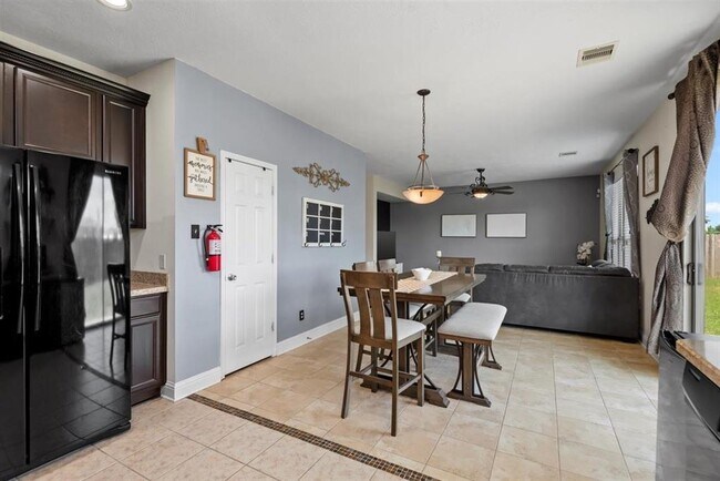 Building Photo - 914 Bandon Ln
