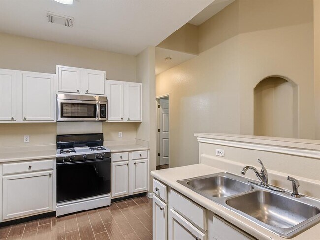 Building Photo - 2858 Southampton Way