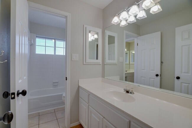 Building Photo - 10218 Scull Creek Dr