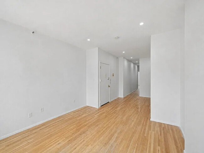 Building Photo - 510 Observer Hwy