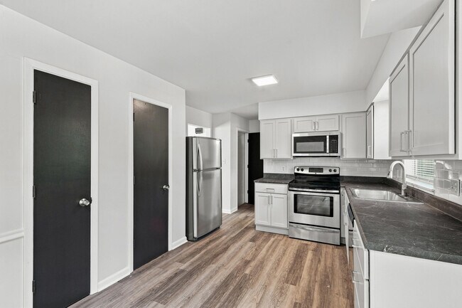 Building Photo - 4209 Defoe Dr