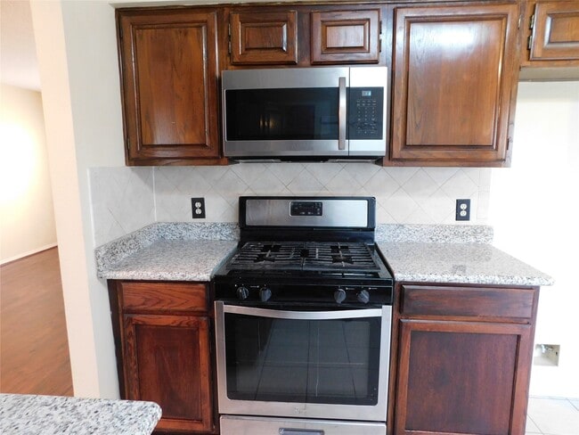 Building Photo - 3303 Rimrock Dr