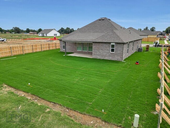 Building Photo - Owasso Dream Home! New Construction! Encla...
