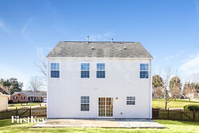 Building Photo - 1513 Pecan Ln