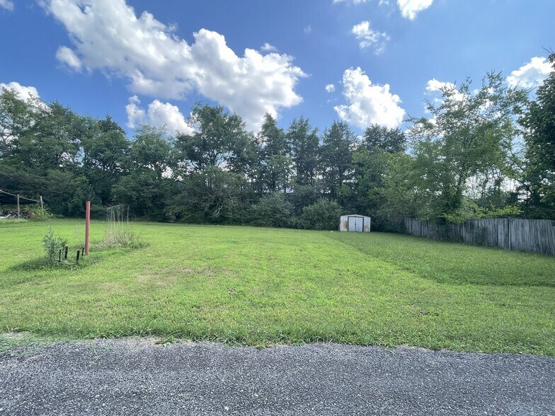 Building Photo - 106A Fisher Dr
