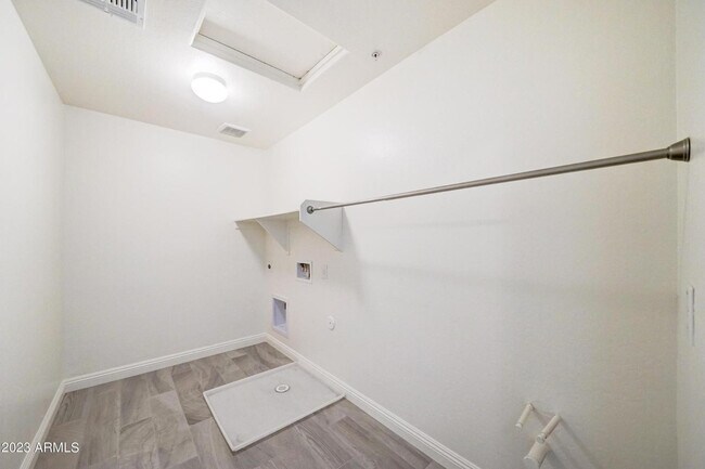 Building Photo - 2297 N Alsap Rd