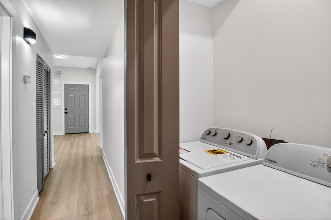 Building Photo - 4622 S Calumet Ave