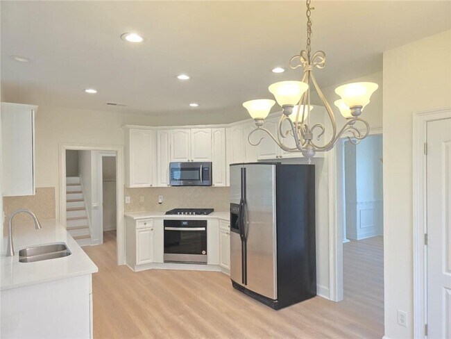 Building Photo - 12592 Waterside Dr